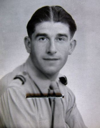 Photo d' identité du Sous Lieutenant Roger PHILIPPON  en 1944