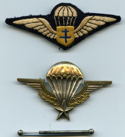  Brevet de Parachutiste des Forces Françaises Libres ( en tissu ) et Brevet de Parachutiste Français du nouveau modèle créé en Juin 1946  portant le numero 4610 ."
