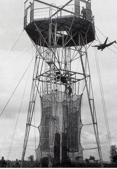 La hauteur de cette Tour est estimée à 15 mètres par les utilisateurs des années 1960