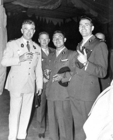 Debout à droite le Capitaine Roger PHILIPPON et le Capitaine ALLARD .Dans un hangar décoré avec des parachutes organisation d'un pot ,probablement pour la Saint Michel -Septembre 1959