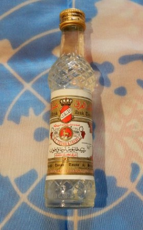 Dans les affaires du LIBAN de l'A/C Alain BOURGUIGNON nous avons trouvé cette bouteille d'ARAK