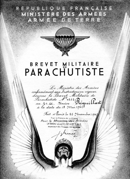   " Brevet de Parachutiste de l' Armée de Terre signé du Général DEMETZ Commandant le 25° D.A.P.,délivré à titre de régularisation - avec le même numéro 4252- quand le 1° RCP est passé de l' Armée de l' Air à l' Armée de Terre "