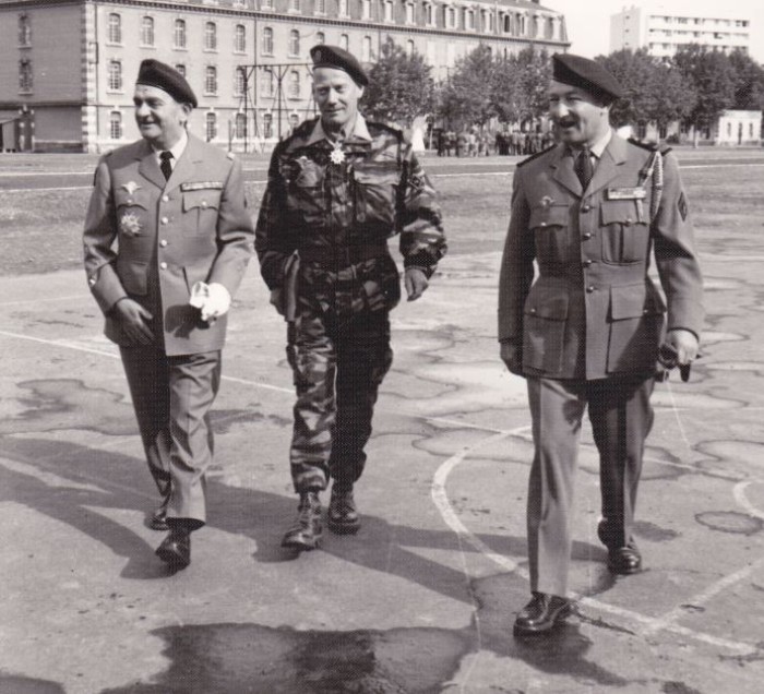 de G à D : le général GILLES, le colonel Jacques LAFONTAINE, le colonel MEYER