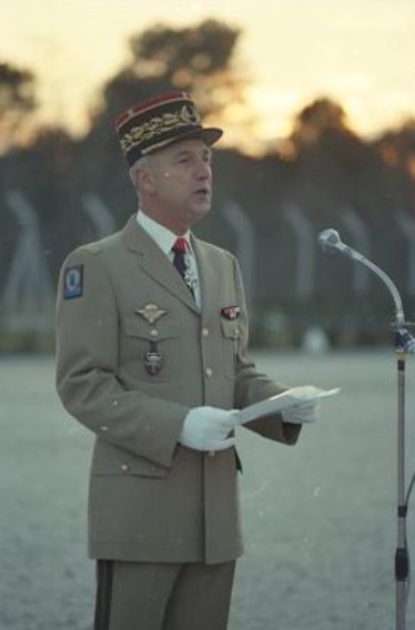 héros de la guerre d' ALGERIE au Régiment de COREE et au 1° R.E.P. le Général de Division Michel GUIGNON commande avec panache la 11° D.P. depuis  juin 1987