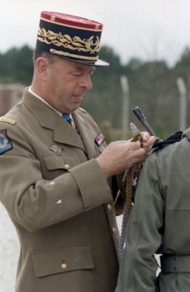  Le Général DEGENNE fut en ALGERIE le Chef du Commando du 1° RCP